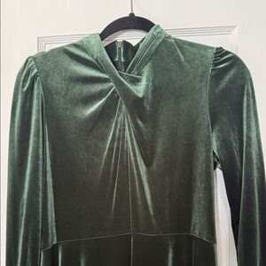 Women's Forest Green Velvet Long-Sleeve Twist-Neck Dress